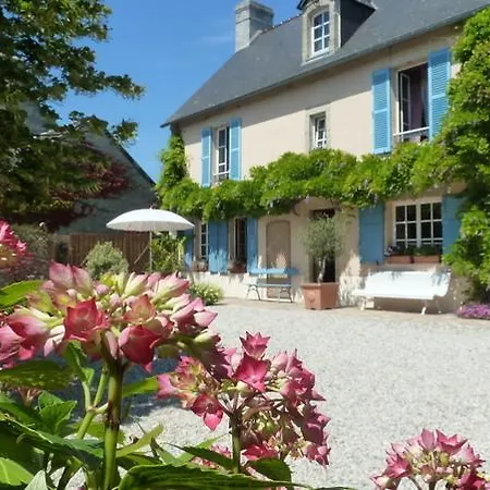 Les Volets Bleus Bed & Breakfast 3*