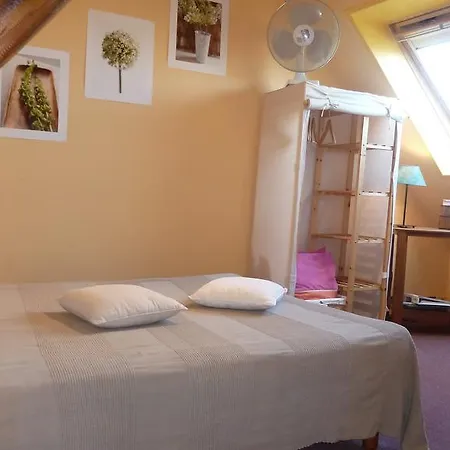 Les Volets Bleus Bed & Breakfast