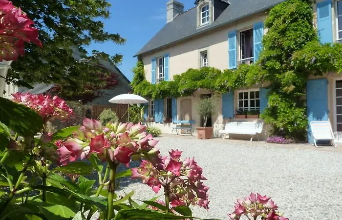 Les Volets Bleus Bed & Breakfast 3*